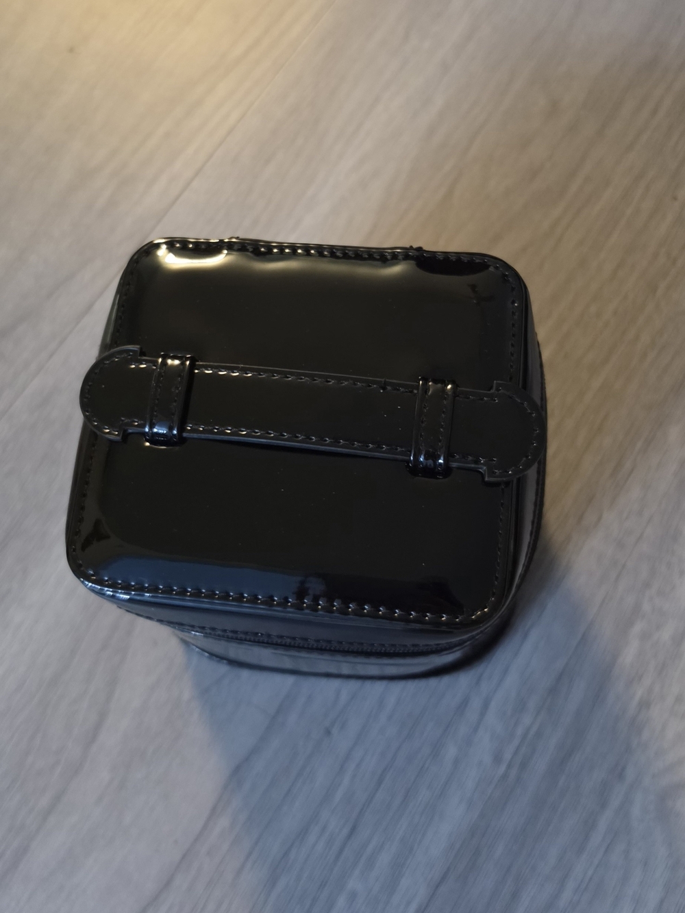Dior Black Patent Leather Cosmetic Case with Embossed CD - Picture 3 of 11
